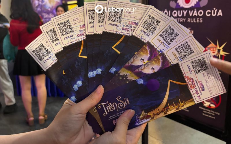 Cận cảnh vé vào cổng show Tiên Sa