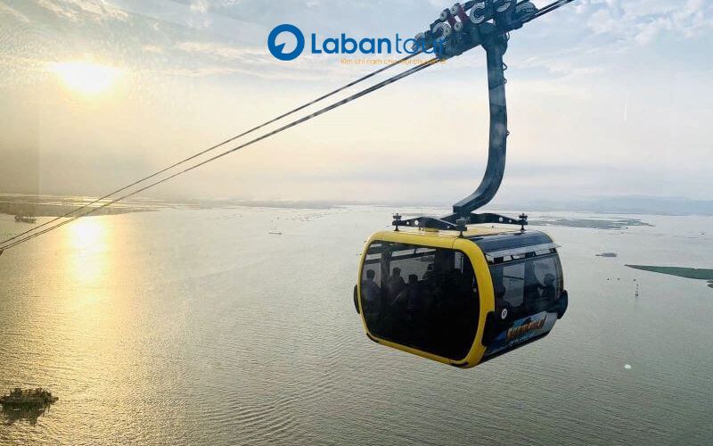Trải Nghiệm Ngắm Cảnh Từ Cabin Cáp Treo
