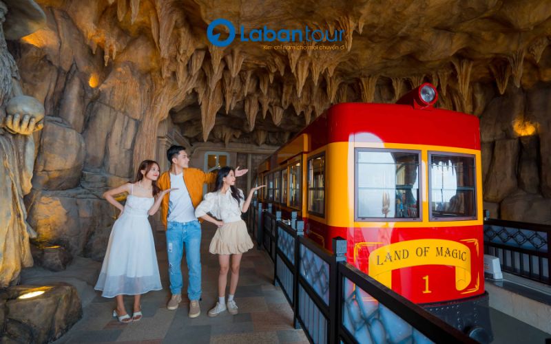 Tàu Hỏa Leo Núi số 2 khi tham gia Tour Bà Nà HIlls 1 ngày