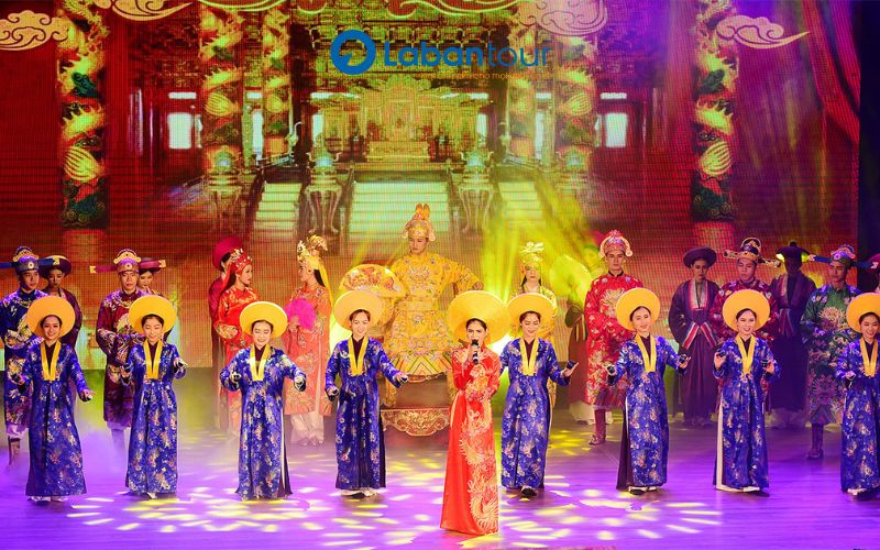 Dòng Chảy Lịch Sử Việt Nam Qua Tà Áo Dài