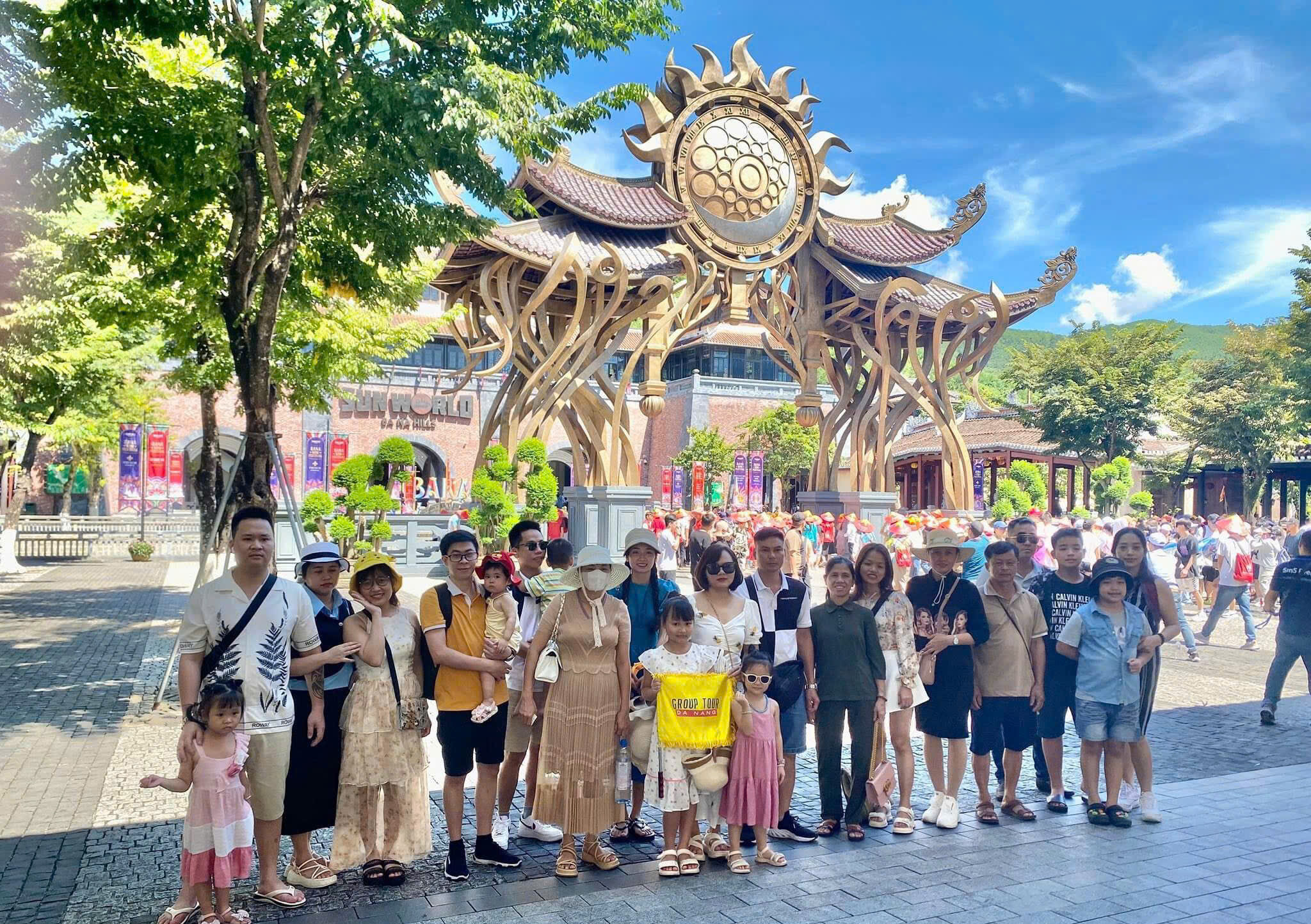 Tổ chức tour du lịch với thương hiệu Group Tour