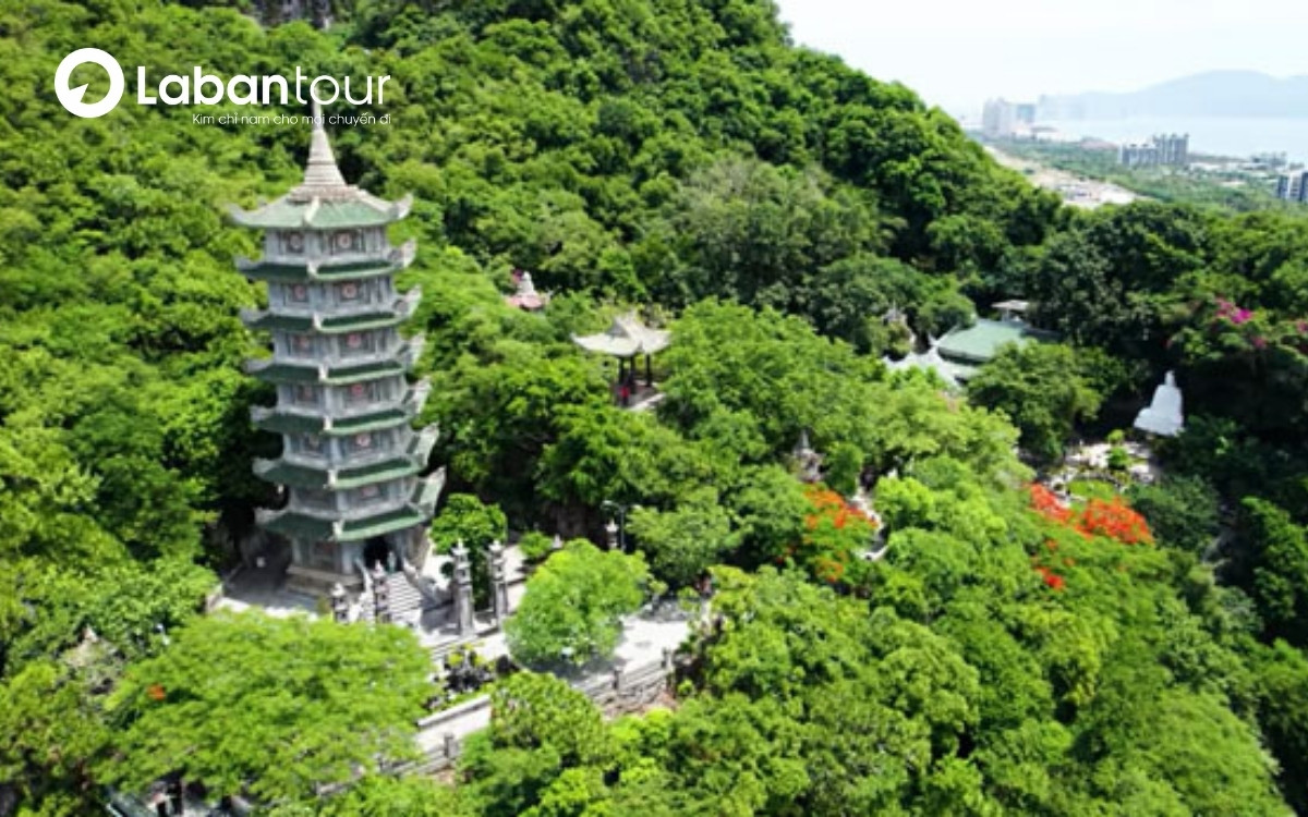 Tháp Xá Lợi tại Chùa Linh Ứng Non Nước Đà Nẵng