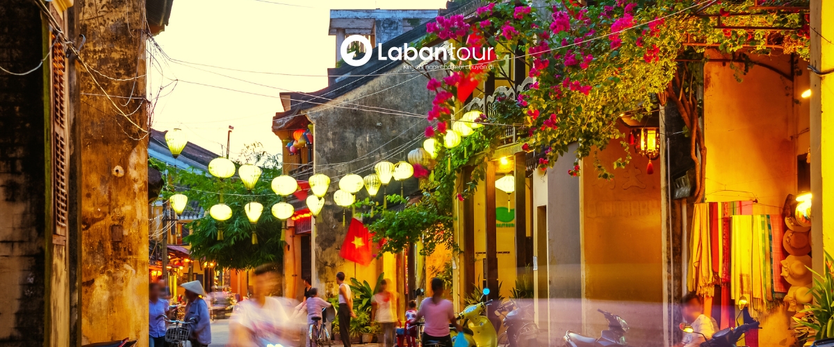 Phố cổ Hội An là điểm đến không thể thiếu khi du lịch Đà Nẵng 2 ngày 1 đêm 