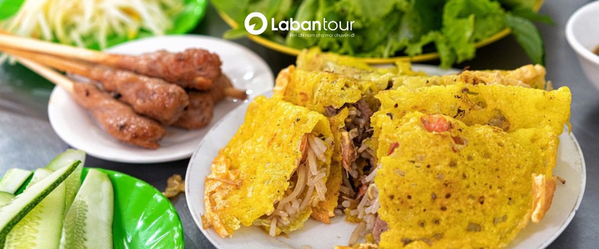 Bánh xèo và nem lụi là đặc sản du lịch Đà Nẵng tháng 11