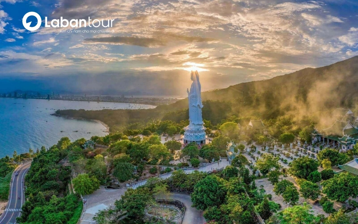 Tượng Phật Bà Quan Âm tại chùa Linh Ứng Đà Nẵng