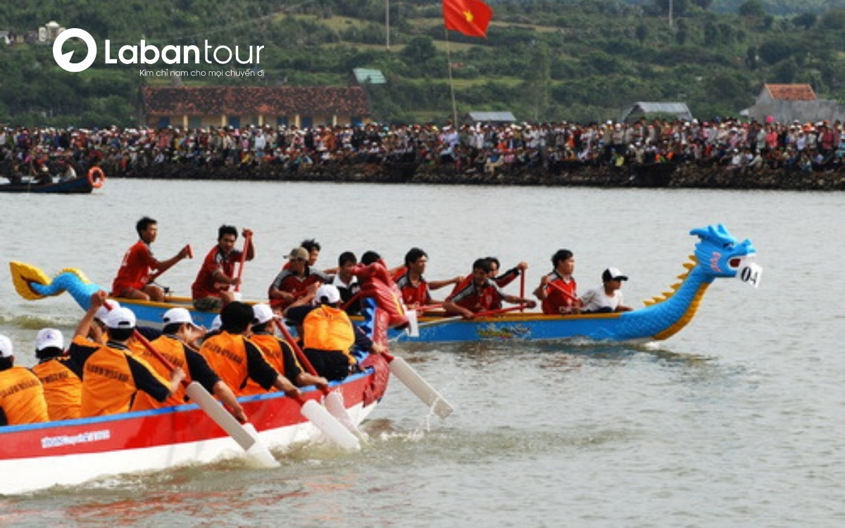 Nên mang gì khi xem lễ hội đua thuyền Đà Nẵng?