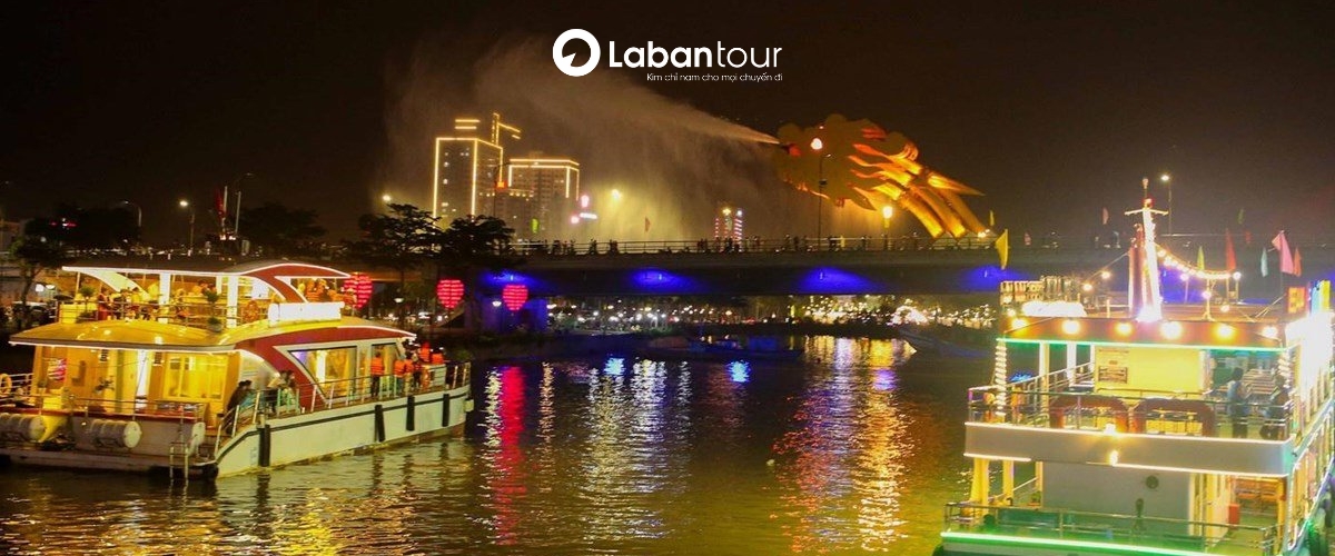 Mấy giờ cầu Rồng Đà Nẵng phun lửa? Ngắm cầu Rồng phun lửa, phun nước từ du thuyền sông Hàn