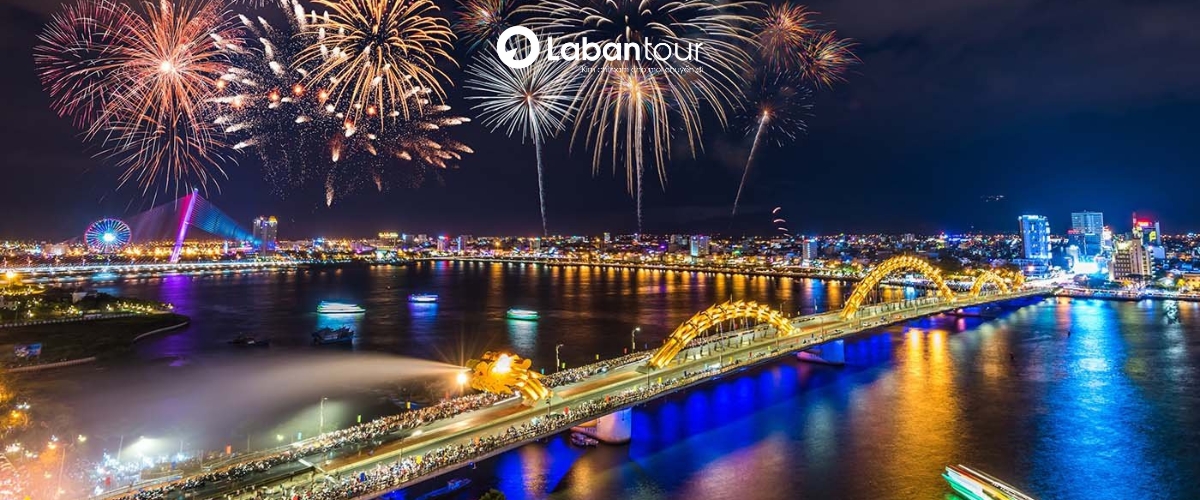 Bạn có thể lựa chọn đa dạng phương tiện để xem cầu Rồng phun lửa