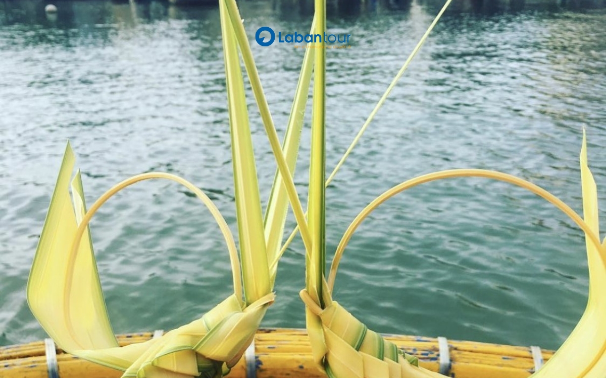 Tận tay làm các món quà lưu niệm từ lá dừa