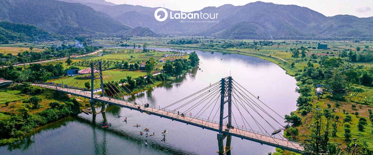 Cầu treo dây văng Phò Nam là biểu tượng của Hòa Bắc Đà Nẵng