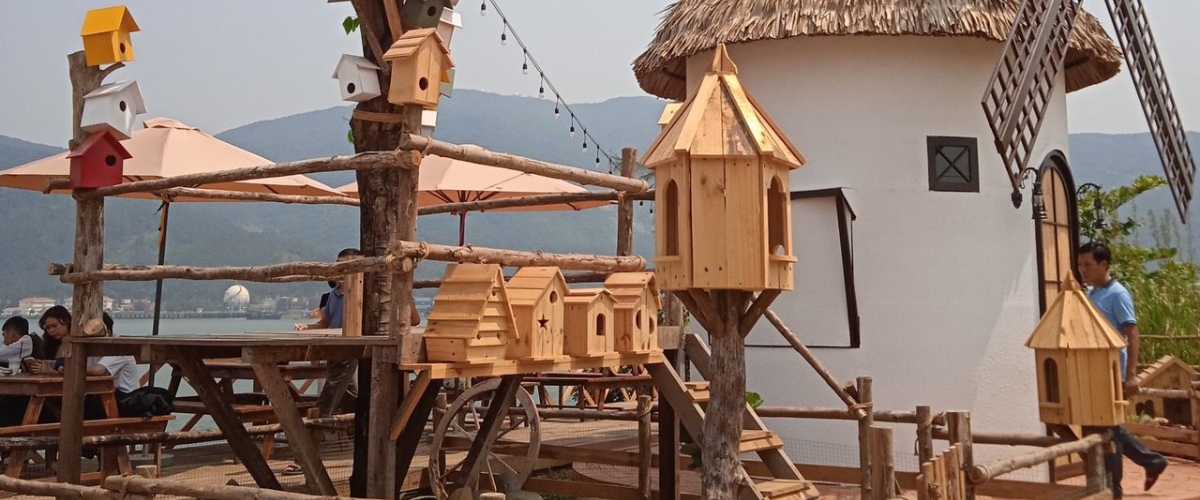 MIRKO Coffee Checkin & Beer Garden - quán cafe view đẹp Đà Nẵng được thiết kế cổ điển và hiện đại 