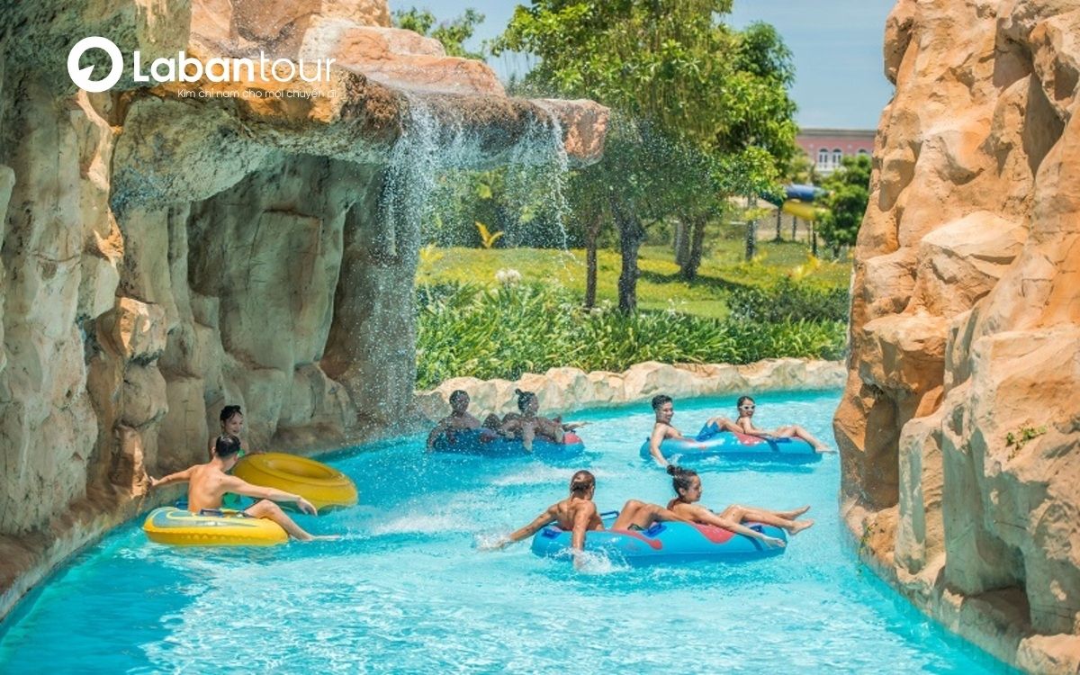 Dòng Sông Lười tại Khu vui chơi VinWonders Nam Hội An