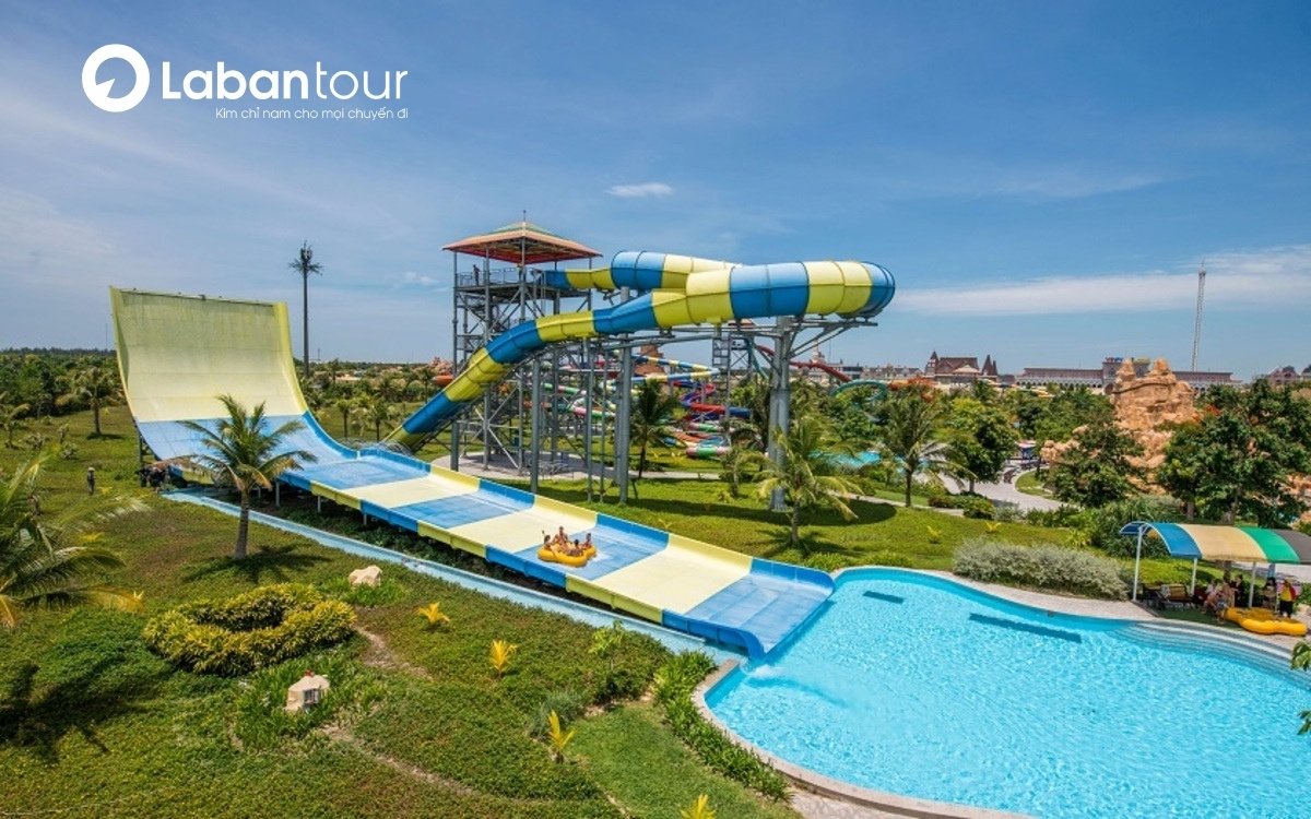 Đường trượt Boomerang tại Công viên VinWonders Nam Hội An