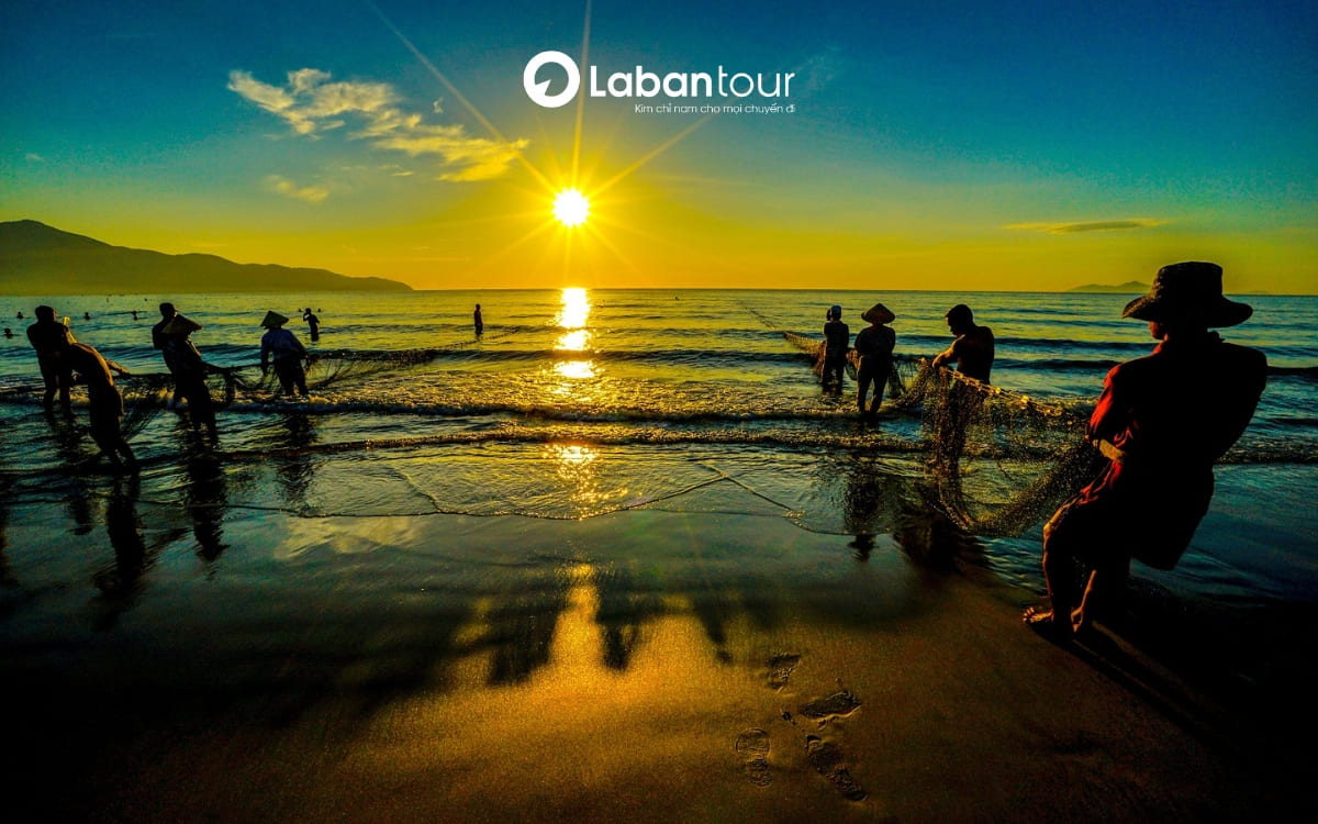 Ngắm bình minh ở Đà Nẵng: Biển Mỹ Khê 