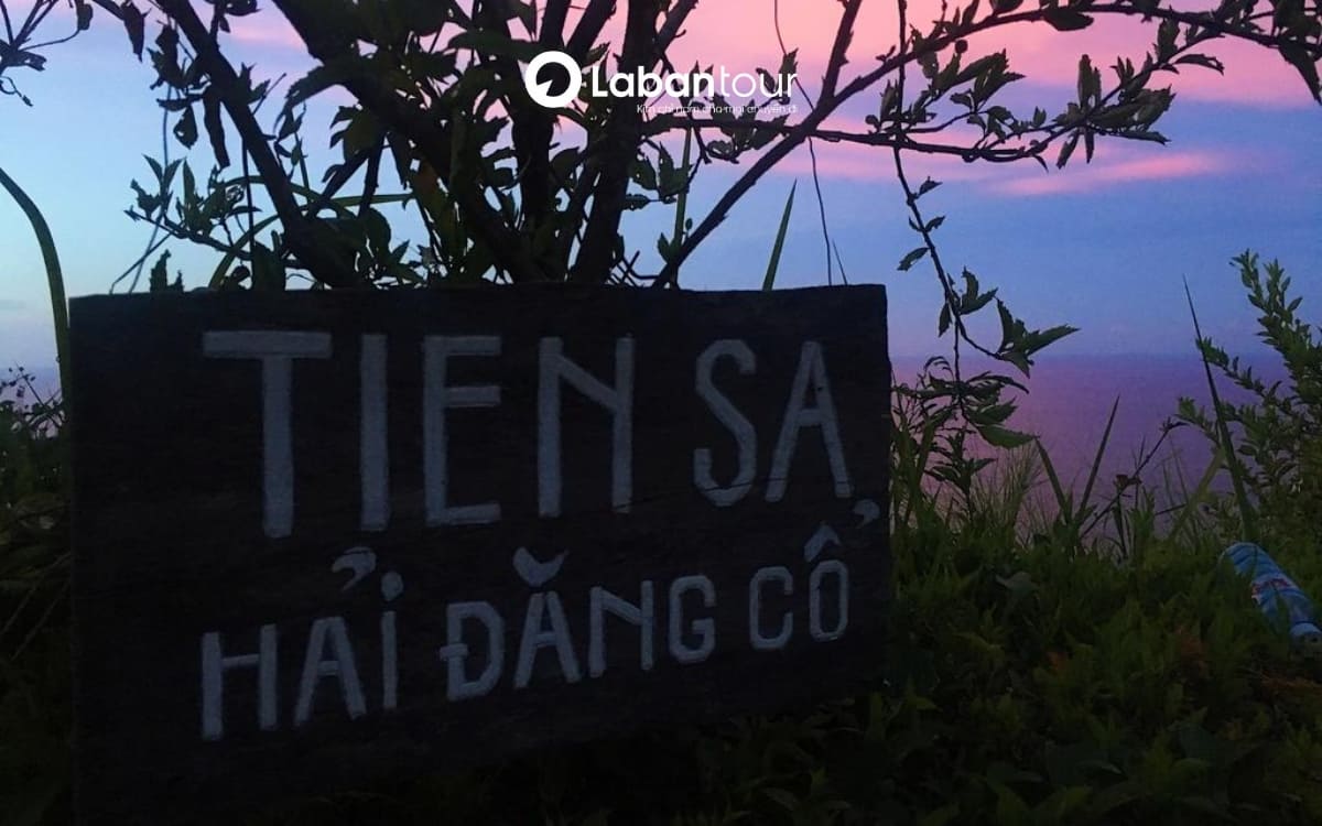 Ngắm bình minh ở Đà Nẵng: Hải đăng Tiên Sa 