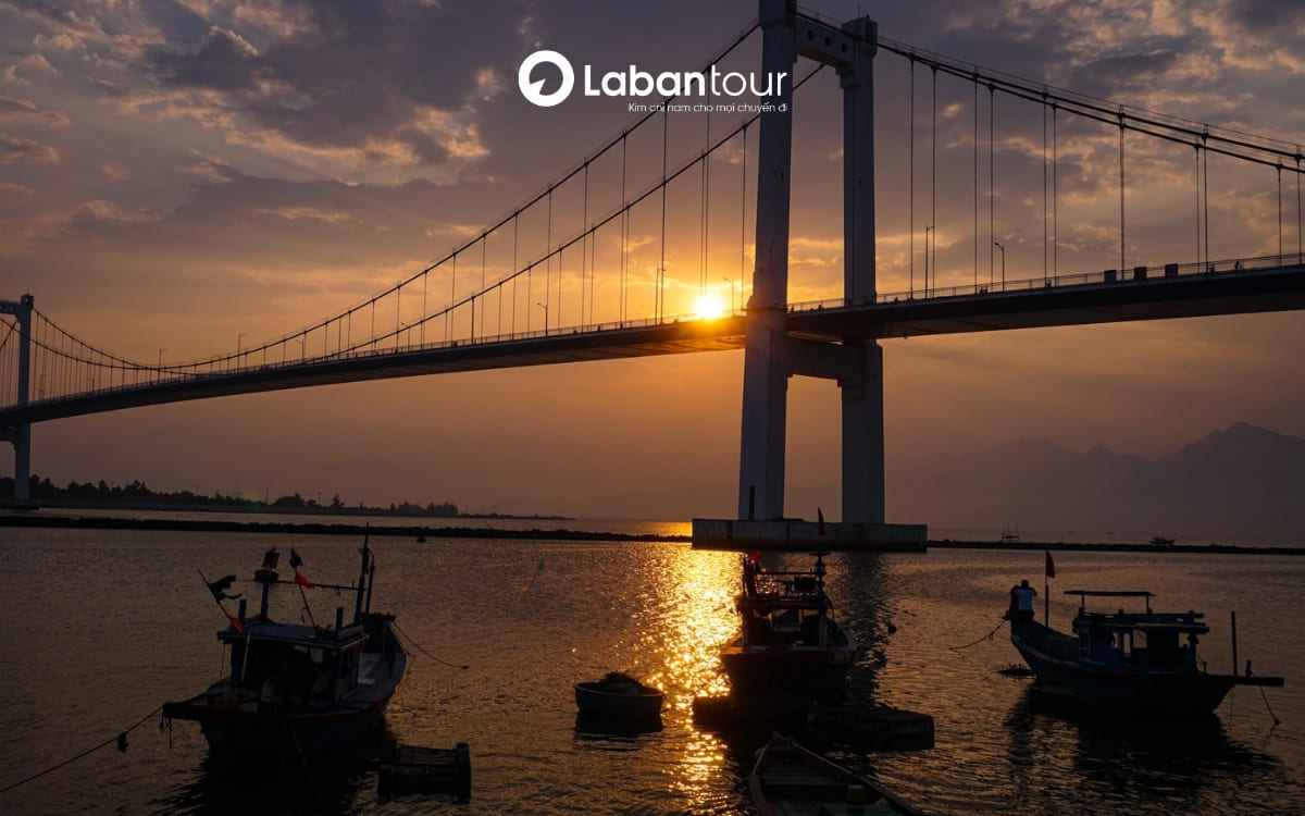 Ngắm bình minh ở Đà Nẵng: Cầu Thuận Phước 
