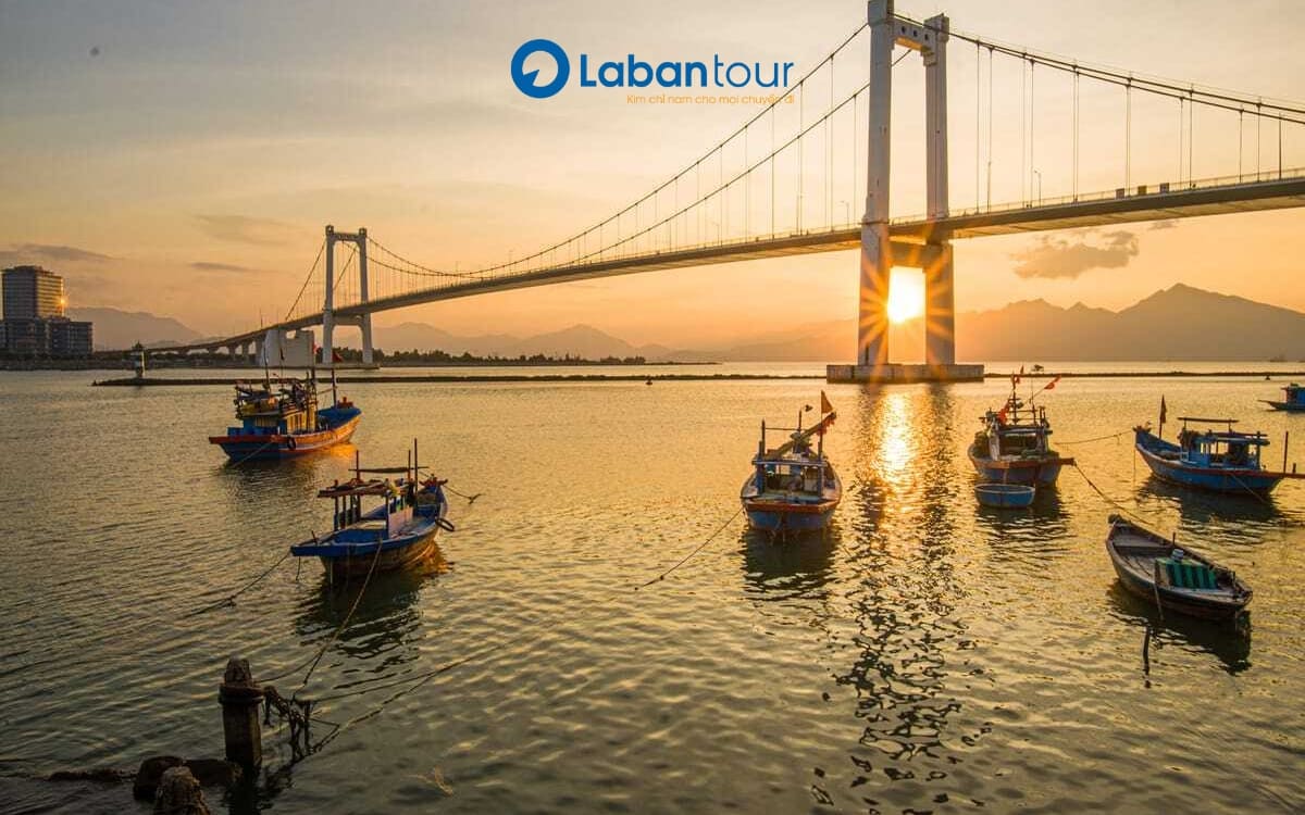 Ngắm hoàng hôn Đà Nẵng ở cầu Thuận Phước 