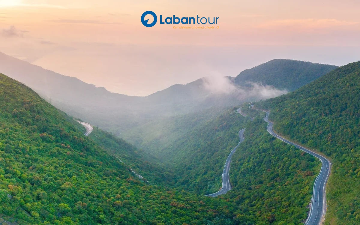 Ngắm hoàng hôn Đà Nẵng ở đèo Hải Vân 