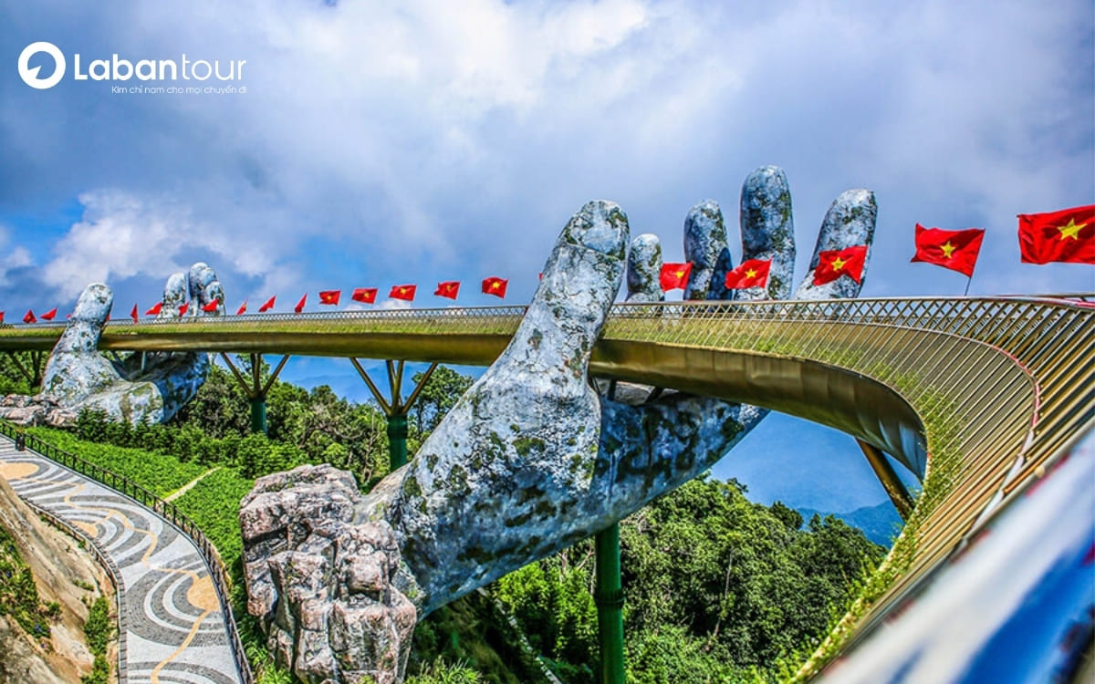 Cầu Vàng ở Đà Nẵng có gì đặc biệt so với các cây cầu nổi tiếng khác?