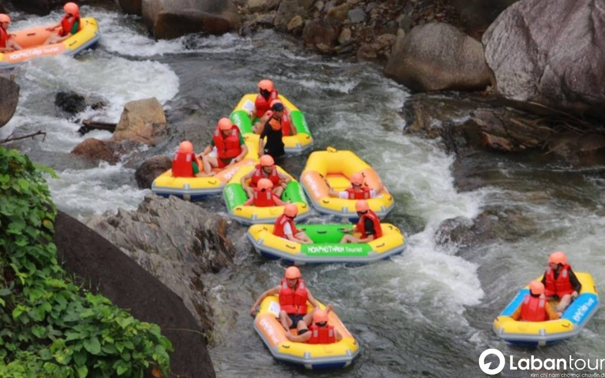 Trượt thác Hòa Phú Thành