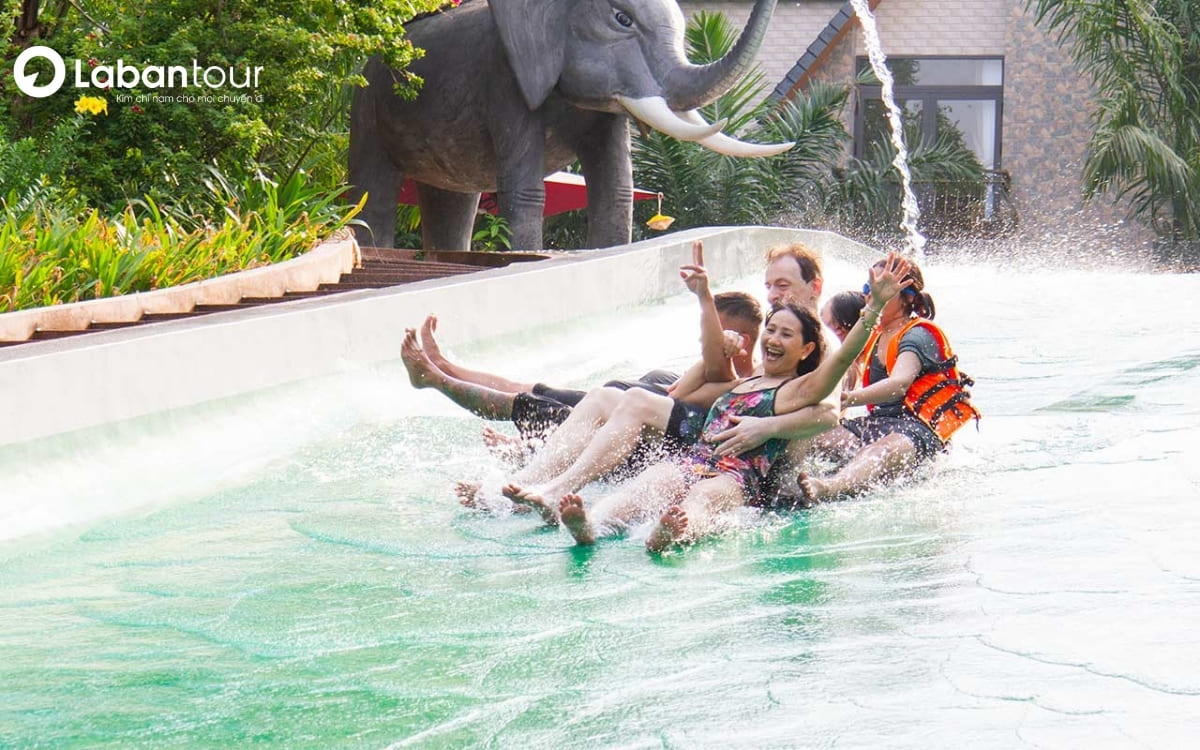 Water Slide - Trượt Máng Nước Hòa Phú Thành