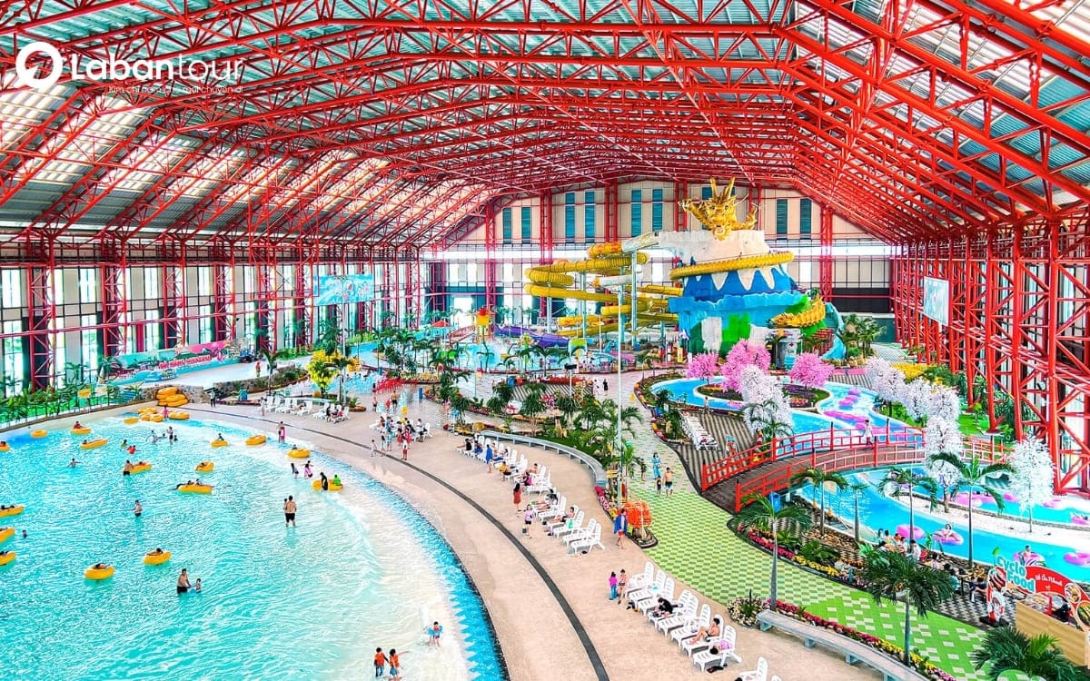 Khu công viên nước trong nhà tại Mikazuki Water Park 365