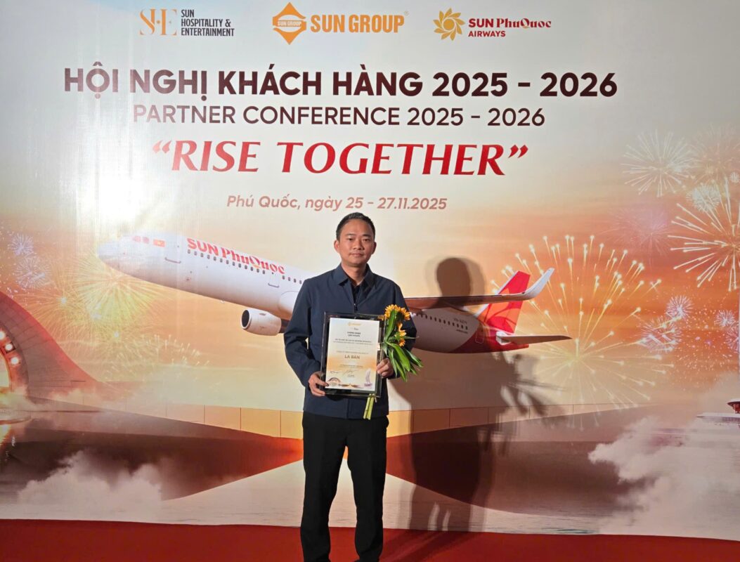 La Bàn Tour nhận bằng khen tại Hội nghị Khách hàng 2025 - 2025 của SunWorld tại Phú Quốc 
