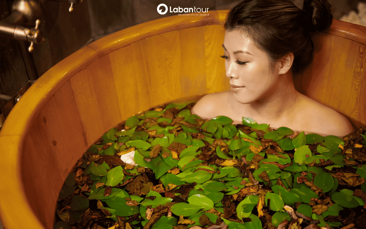 tắm lá dao đỏ sapa