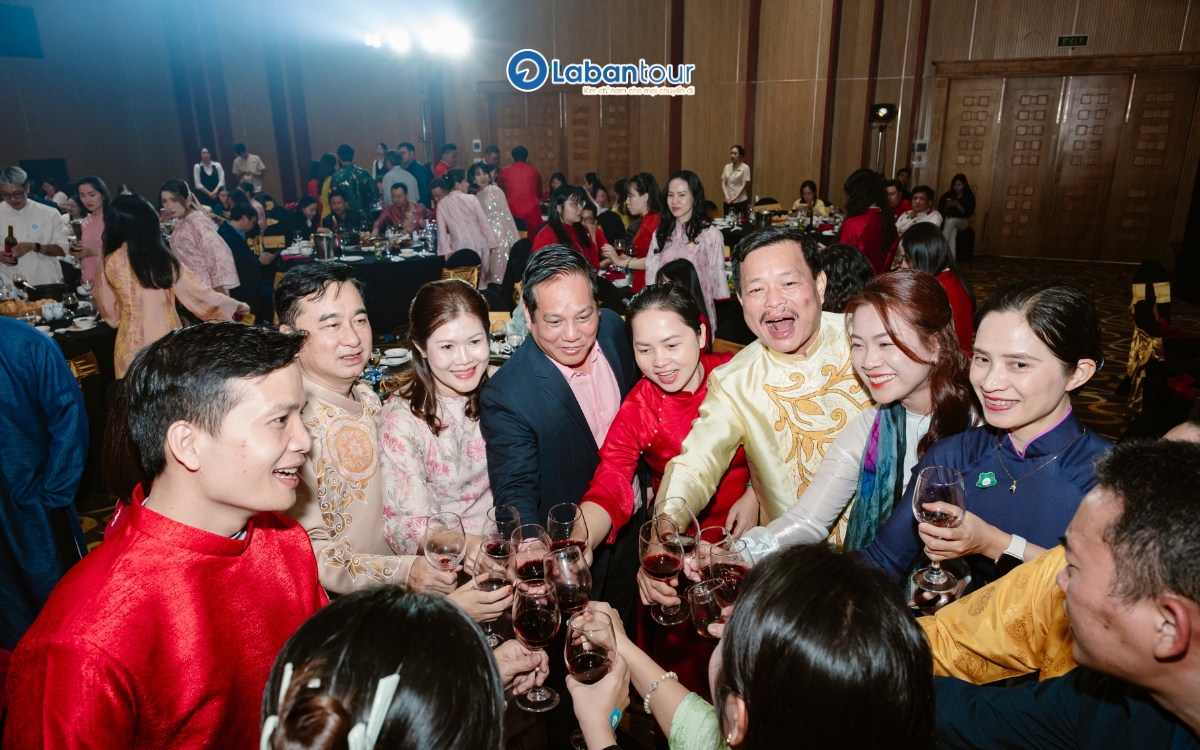 La Bàn Tour tham gia New Year Party “Tết: Gắn kết - Vươn tầm”