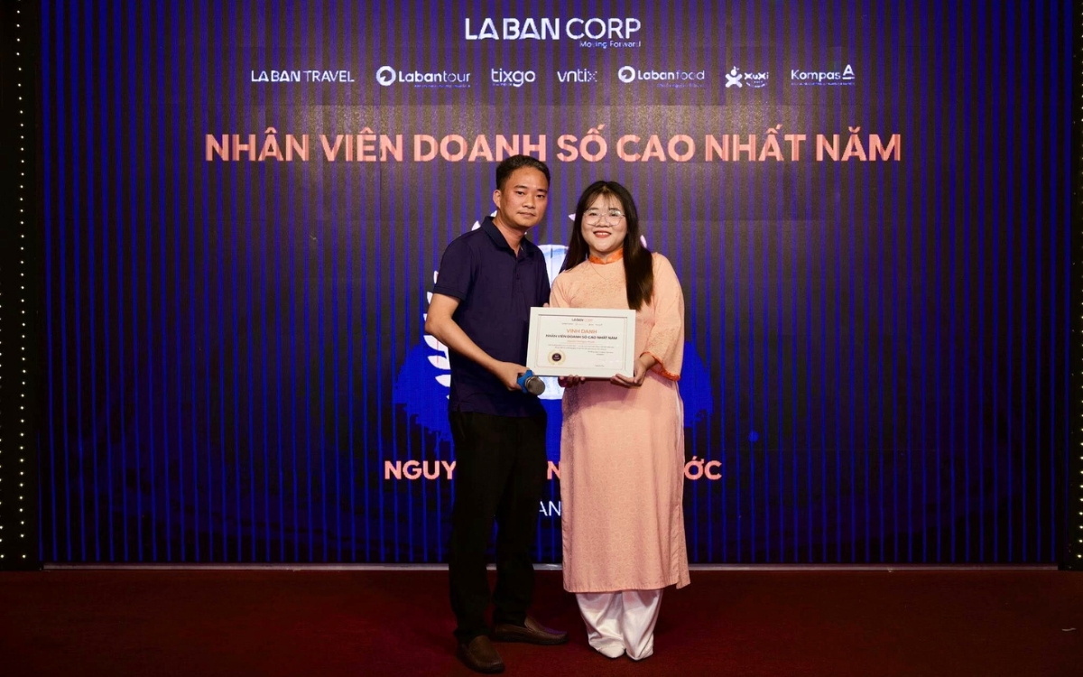 Vinh danh "Chiến thần doanh số" doanh thu của năm thuộc về La Bàn Tour 