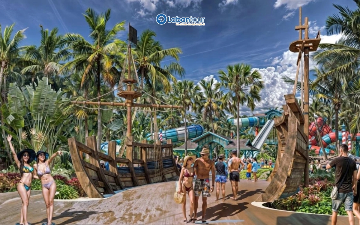 Công viên nước mô phỏng không gian làng chài ven biển, đậm chất bản địa.