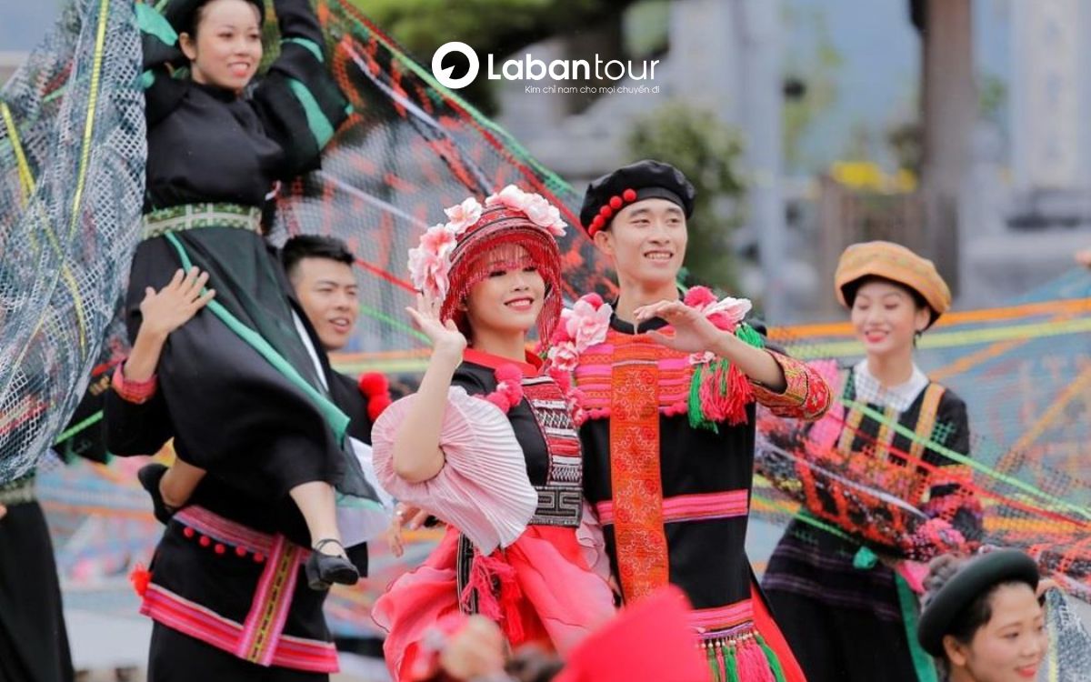 trang phục dân tộc Sa Pa