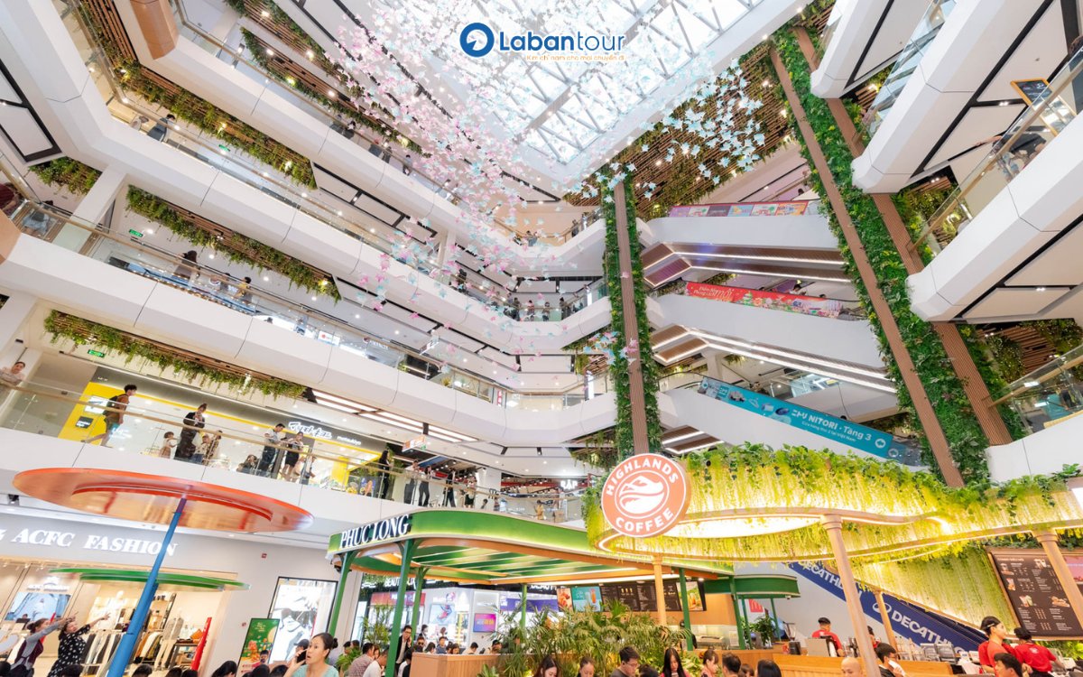 Trải nghiệm mua sắm tại Vincom Mega Mall Grand Park