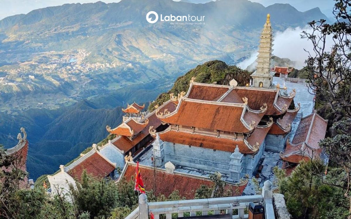 Đền Mẫu Thượng - Ngôi đền mang kiến trúc truyền thống, trang nghiêm và thanh tịnh.