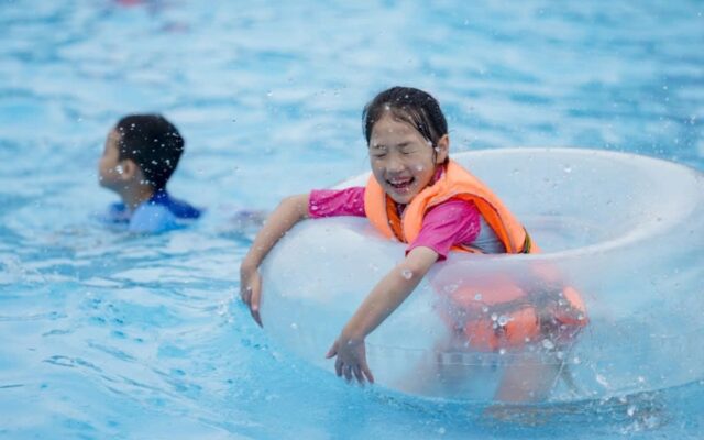 Khách hàng vui chơi ở công viên nước SunWorld Hà Nam