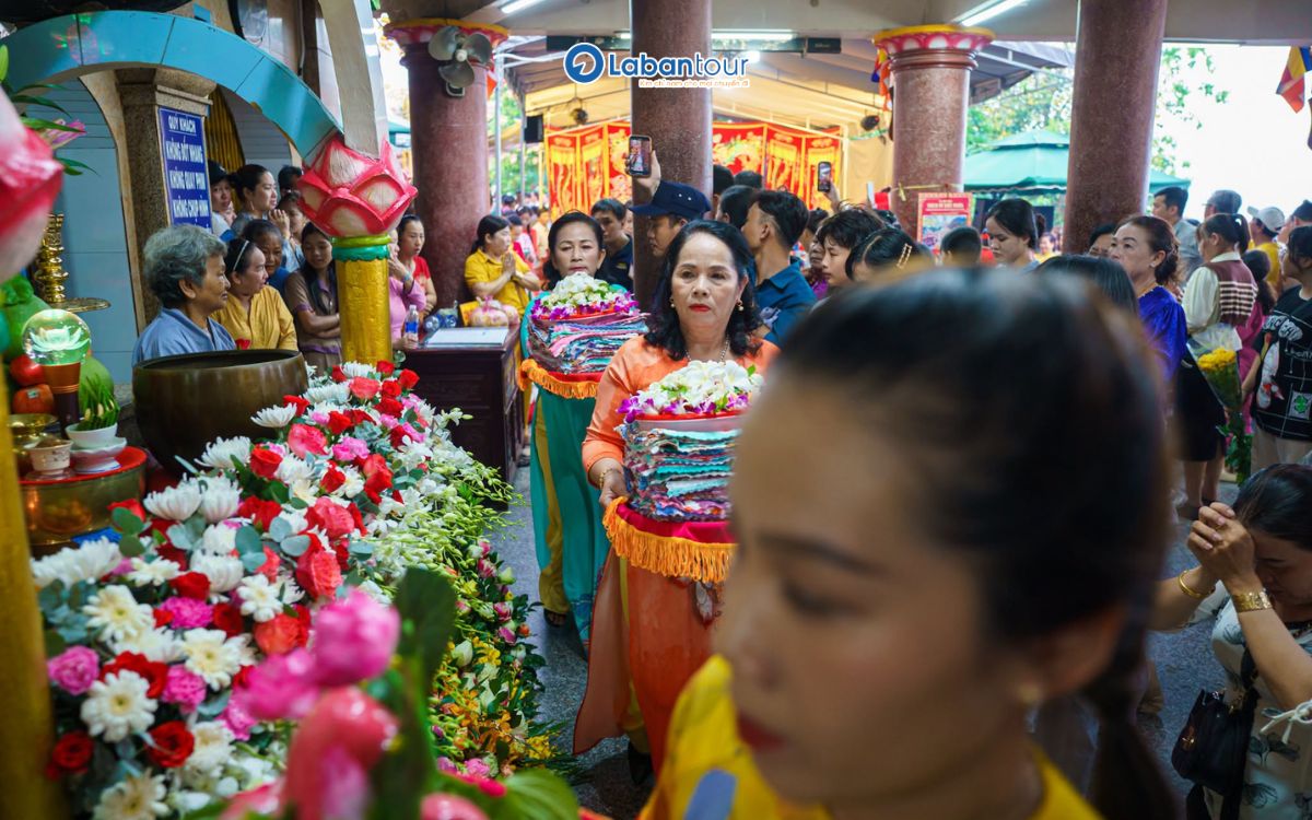 lễ vía Bà Linh Sơn Thánh Mẫu