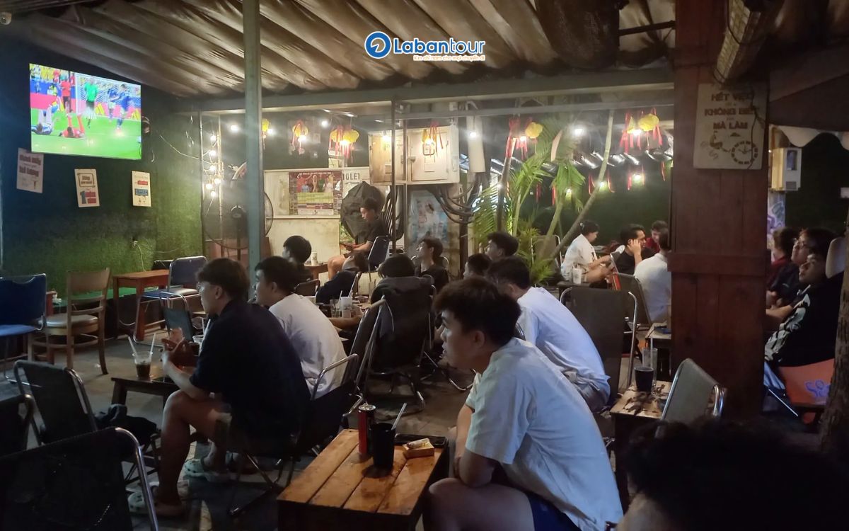 Quán cà phê xem bóng đá Đà Nẵng: Top quán mở 24/7, đông vui nhất World Cup 2026