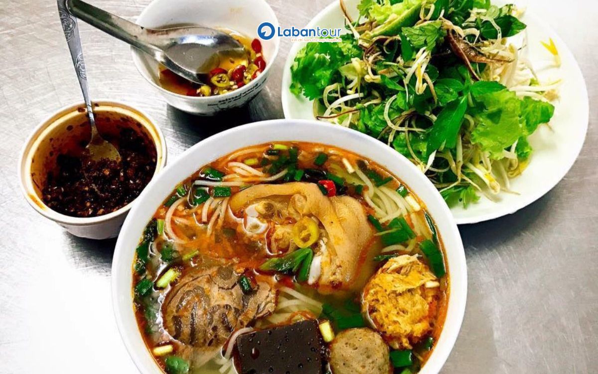 Bún bò O Cương chú Điệp ngon, mang hương vị cố đô 