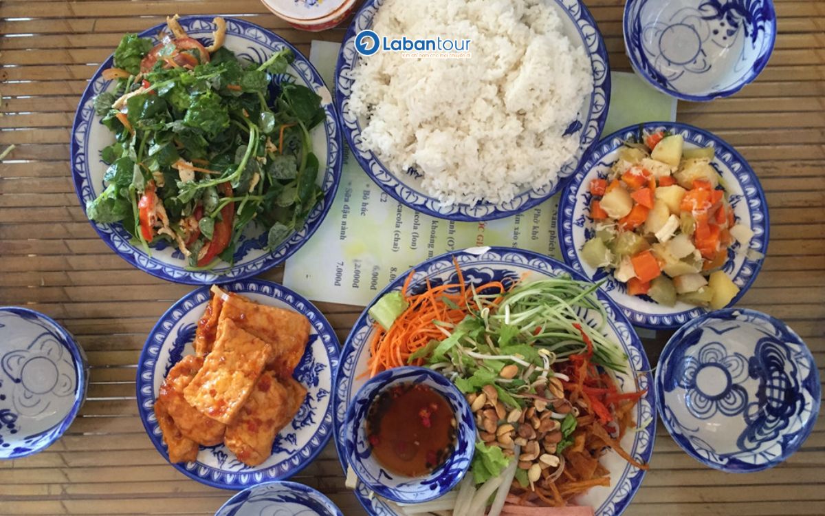 Quán chay Thanh Liễu có menu đa dạng, giá vô cùng bình dân