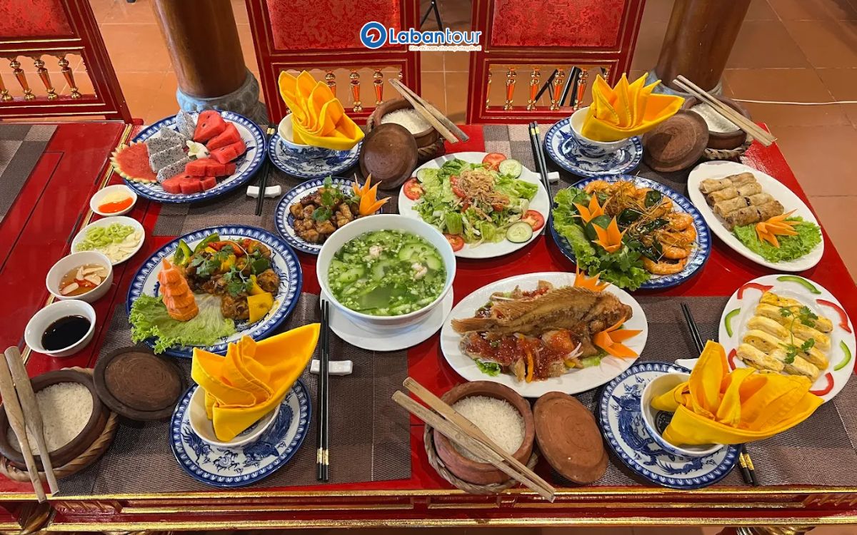 ăn tối ở Huế