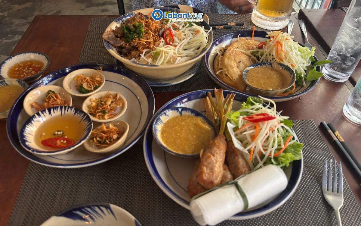 ăn tối ở Huế