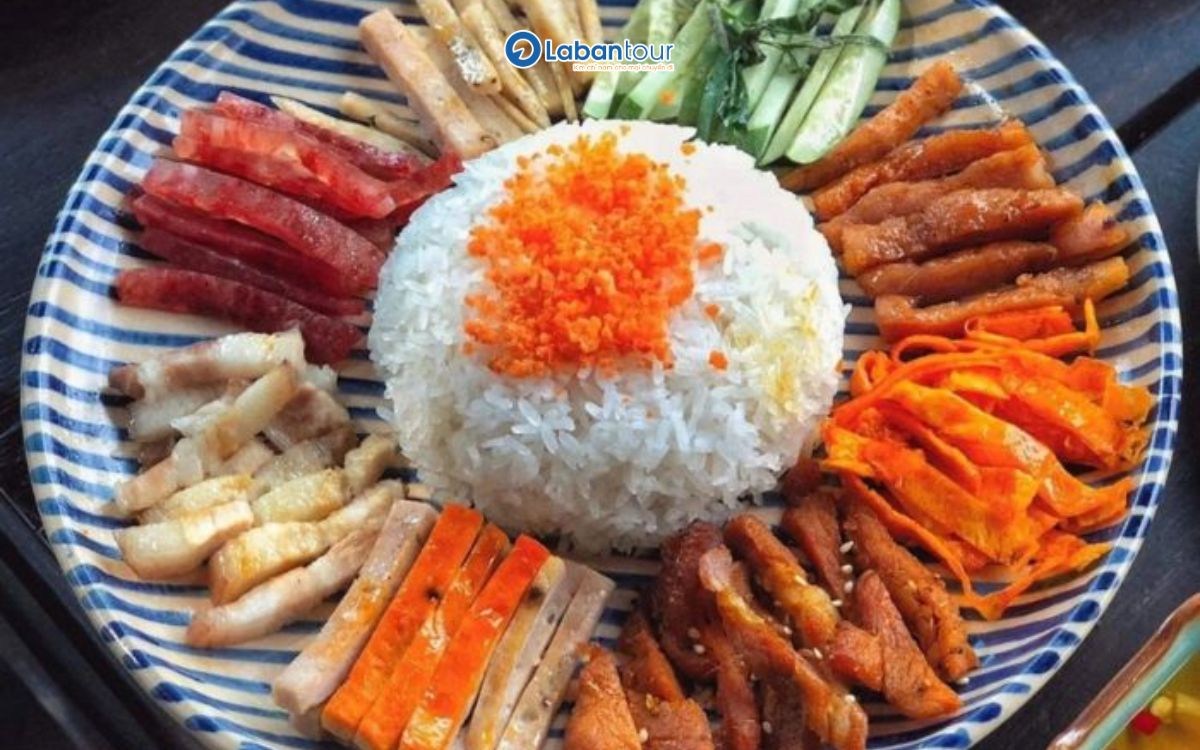 món ăn trưa ở huế