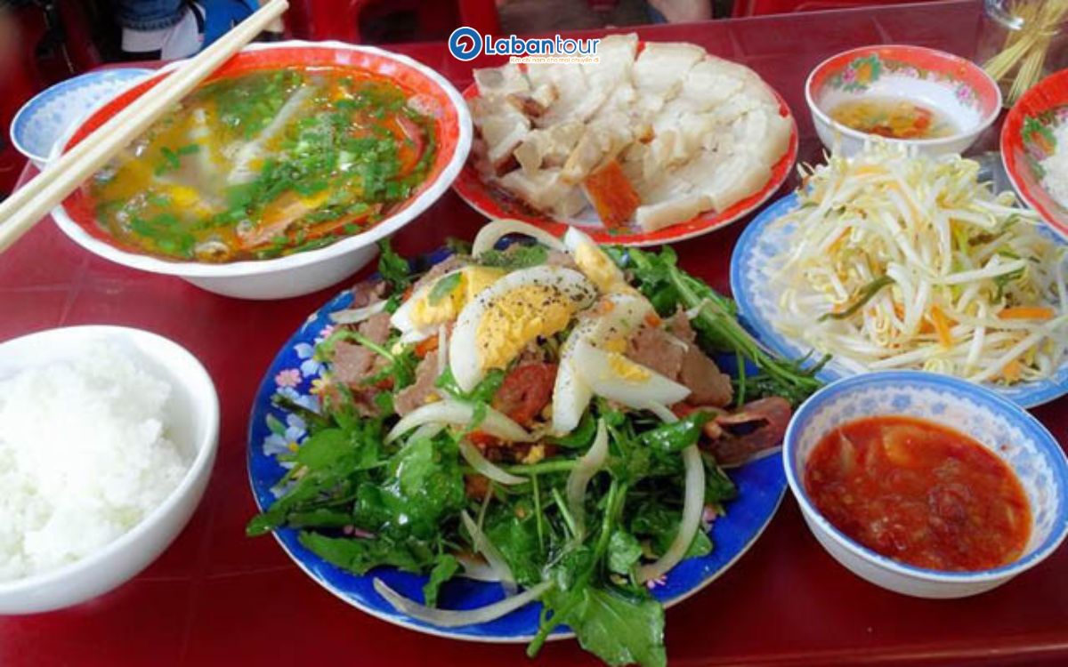quán ăn trưa ngon ở huế