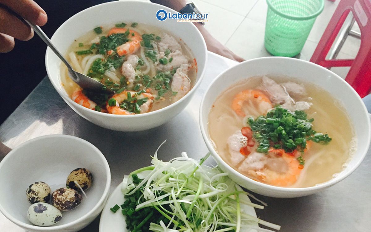ăn trưa ngon ở Huế