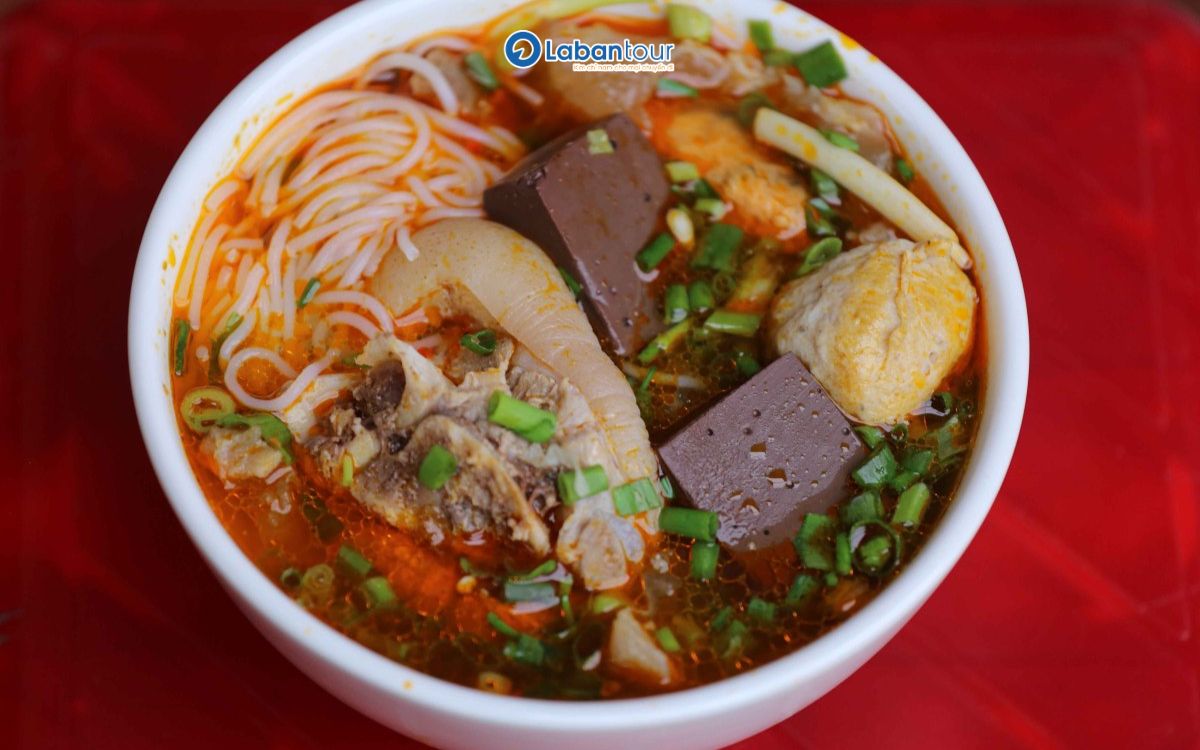 ăn trưa ở Huế