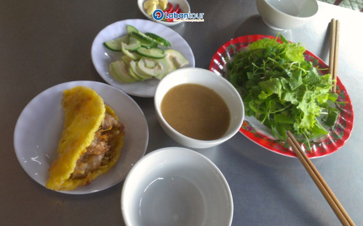 ăn trưa ở Huế