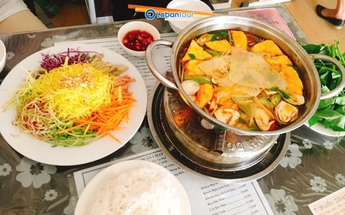 ăn trưa ở huế