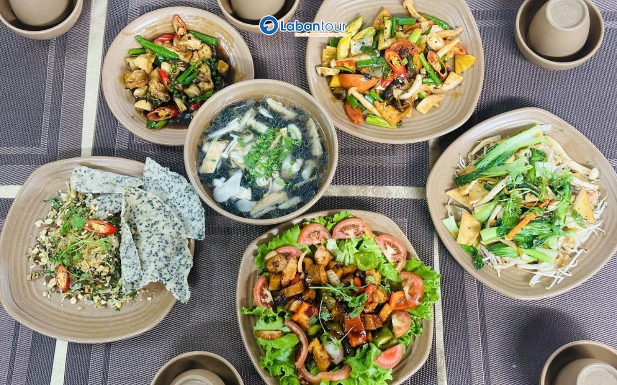 ăn trưa ở huế