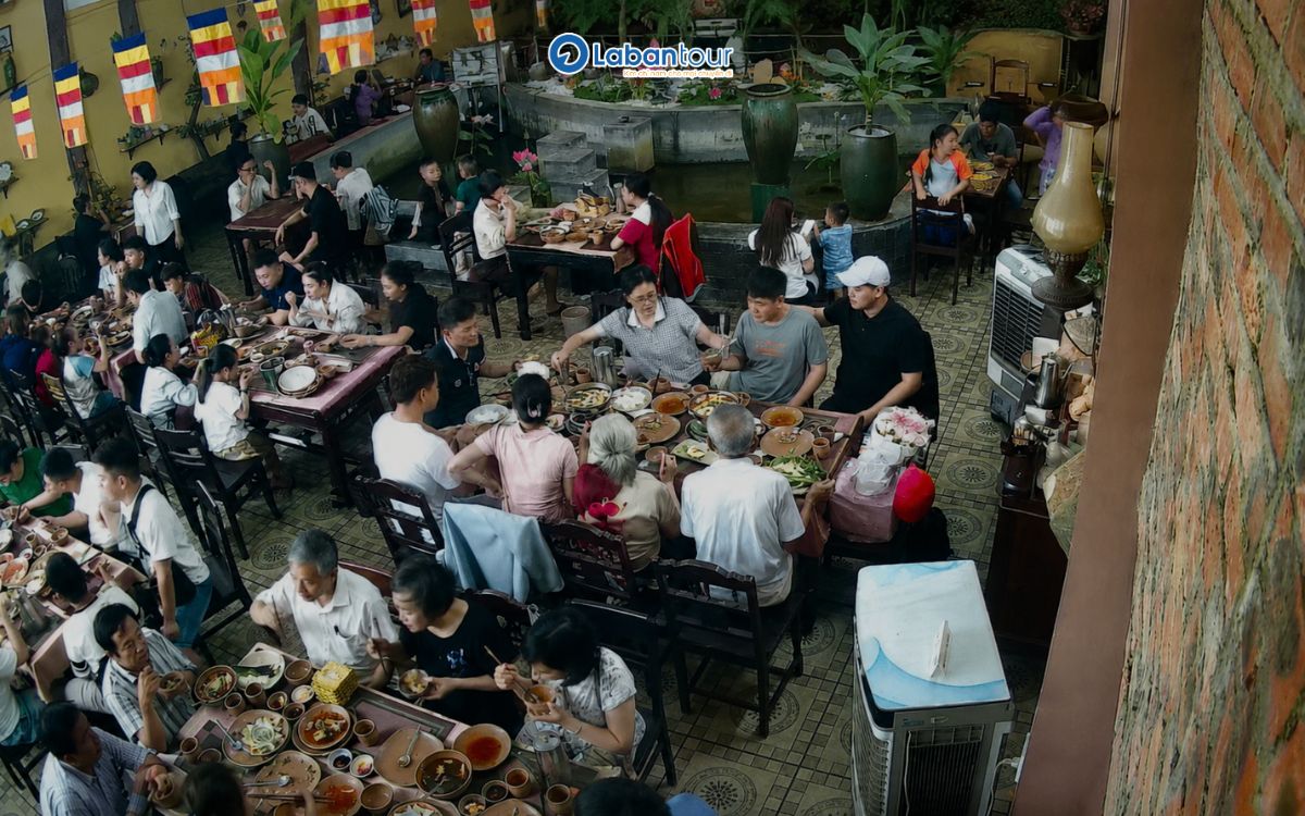 ăn trưa ở Huế