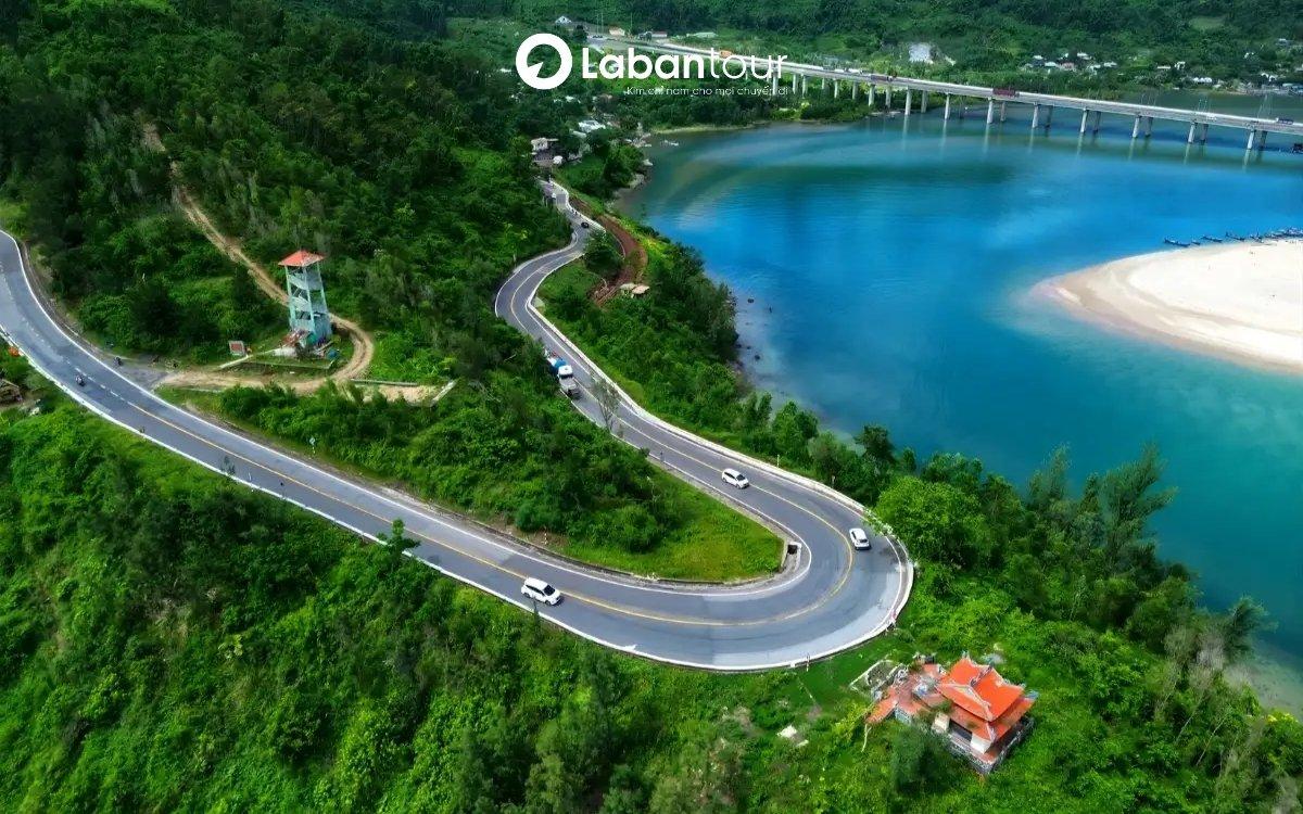 Ngắm nhìn vịnh biển Lăng Cô từ chân đèo Hải Vân biển lăng cô có đẹp không